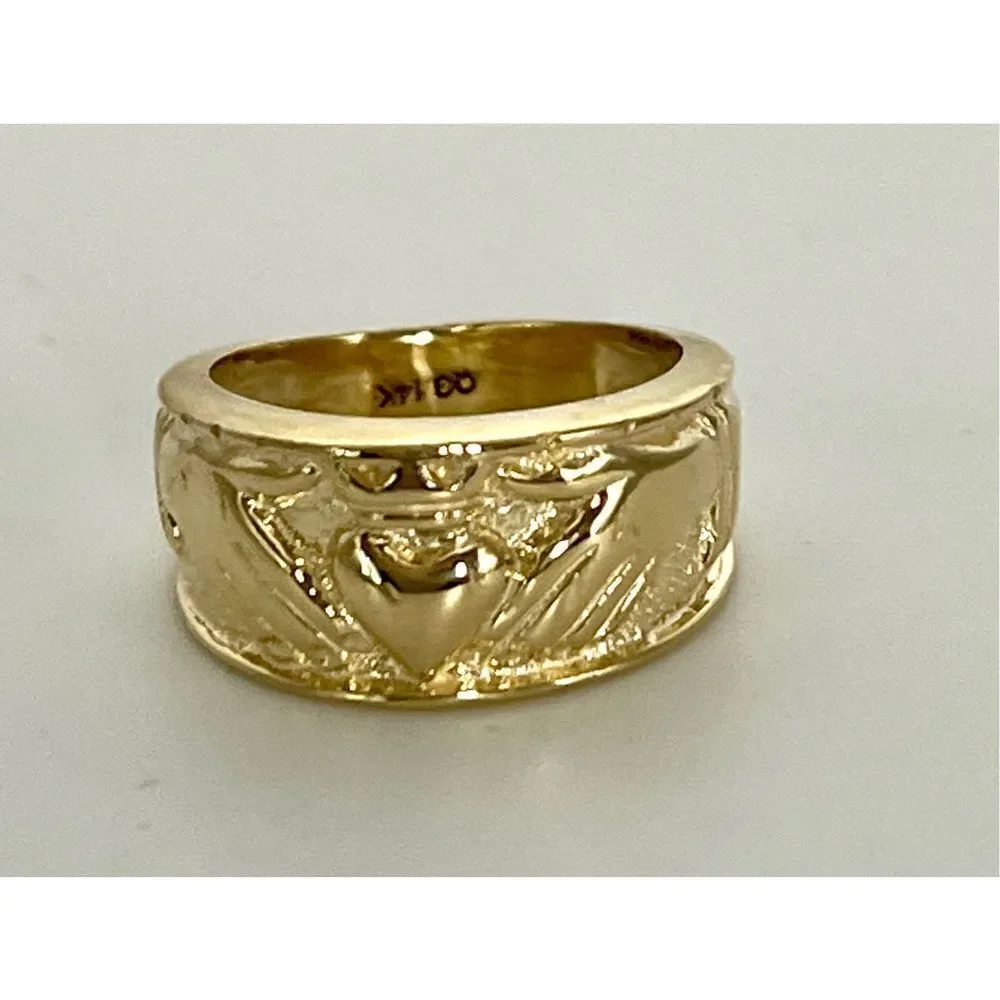 14k Gold Polished Mens Claddagh  Band